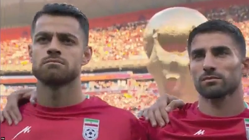 Los jugadores de Irán, durante el momento en que sonaba el himno nacional