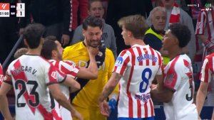 Nuevo lío arbitral: ¿tarjetas rojas perdonadas a los rojiblancos Koke y Llorente?