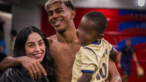 Lamine Yamal publica una foto con su novia y la borra rápidamente