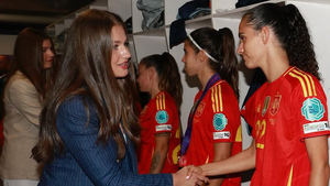 Así consolaron Leonor y Sofía a una triste Selección femenina tras caer en la final de la Eurocopa