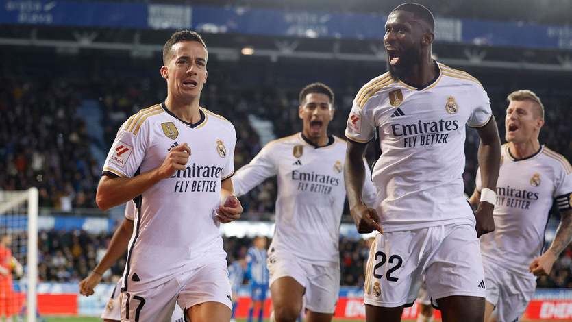 Lucas Vázquez celebra su gol