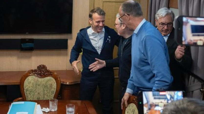 Emmanuel Macron, Friederich Merz y Keir Starmer en el tren hacia Kiev
