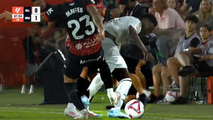 El nuevo duelo Maffeo-Vinicius acabó en guerra y polémica en redes: ¿fue roja?