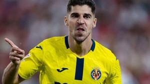 Encerrona y clamor en Sevilla contra el futbolista israelí Manor Solomon, del Villarreal