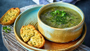 Recetas veganas: sopa de espinacas y lentejas rojas