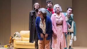 Crítica de la obra de teatro 'María Luisa': la soledad, el deseo y los mayores