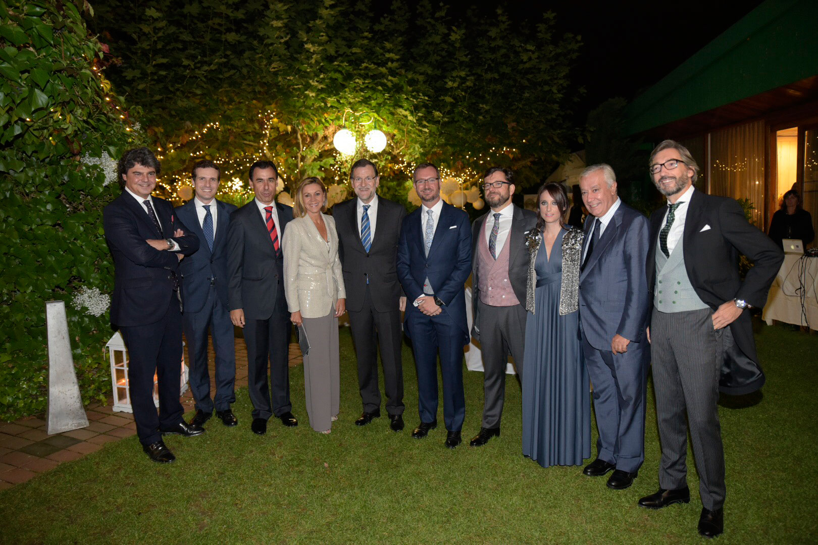 Rajoy, Santamaría, Cospedal y Alonso brindan con Maroto en la celebración de su boda en Vitoria