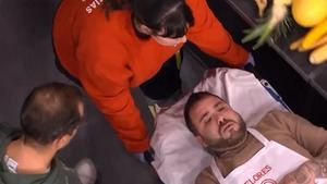 Lo nunca visto en 'MasterChef': un concursante abandona en camilla