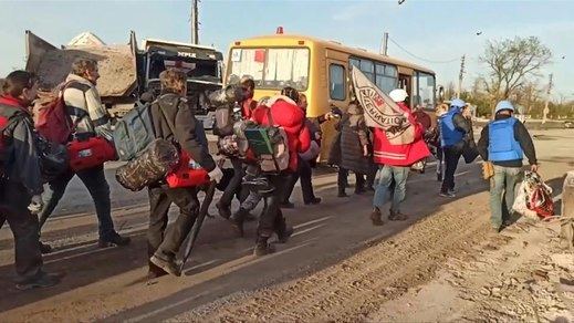 Evacuados todos los niños y mujeres de la acería de Azovstal mientras continúan los ataques rusos