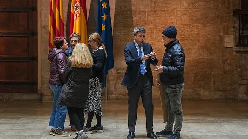 Mazón con familiares de víctimas de la DANA