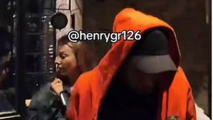 Ester Expósito y Kylian Mbappé saliendo de un restaurante en Madrid