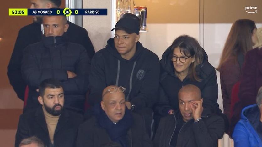Mbappé, viendo el resto del partido en un palco del estadio del Mónaco
