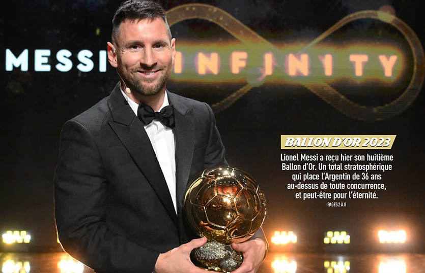 Leo Messi, posando con su octavo Balón de oro
