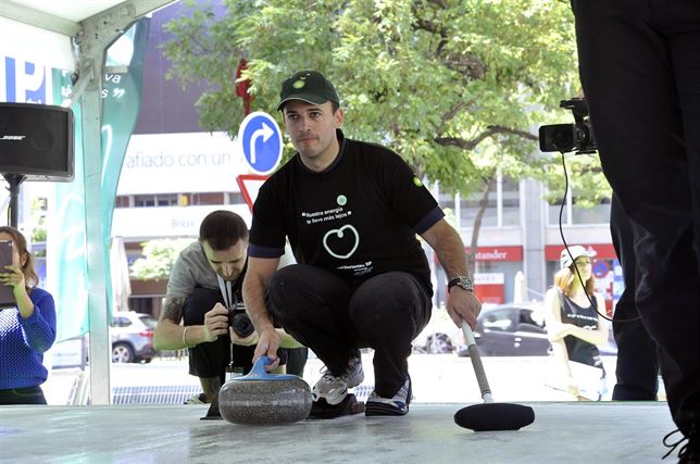 El curling, un deporte que podría darnos medallas, sin instalaciones en España