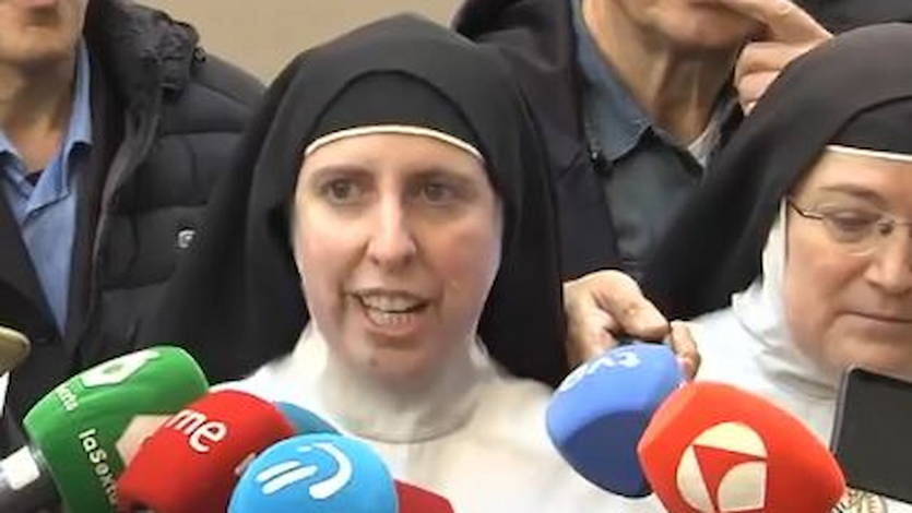 Monjas de Belorado antes de entrar en el juzgado a declarar