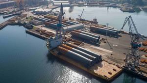 Iberdrola recibe los últimos monopilotes fabricados por Navantia-Windar para su parque eólico marino Windanker