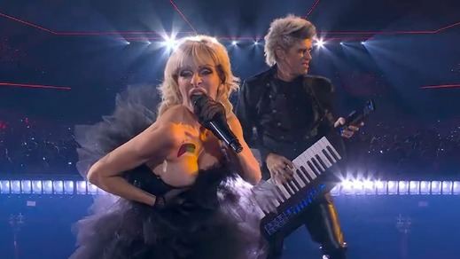 Nebulossa enseña bandera Palestina