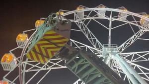 Rescatadas 19 personas en la noria navideña de Torrejón a 35 metros de altura