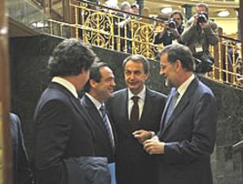 Las especulaciones sobre un anuncio de retirada de Zapatero se disparan tras cancelarse el mitin de Vistalegre