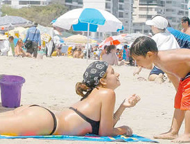 Mintur insta a los turistas a mantener las playas limpias