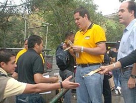 Micheletti ofrecería una amnistía a Zelaya si responde ante la Justicia