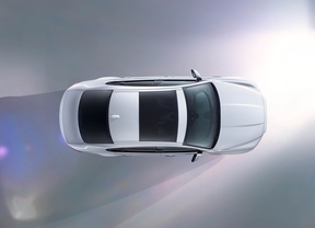 Jaguar desvelará el nuevo XF en una espectacular acrobacia antes
de su debut oficial en el Salón del Automóvil de Nueva York
