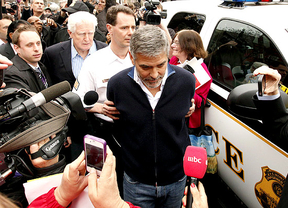 Esta vez no es ficción: arrestan a George Clooney por manifestarse contra el gobierno de Sudán