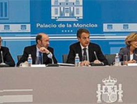 Un ZP optimista promete a los empresarios acelerar las reformas para 'la recuperación económica'