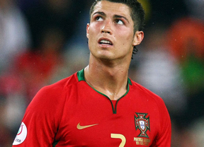 Se descarta una lesión de Ronaldo tras sus molestias en el hombro y se concentra con Portugal