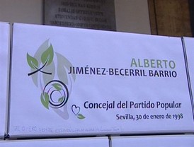 Teresa Jiménez-Becerril aboga porque los terroristas 'cumplan íntegramente sus condenas' y pide que entreguen las armas