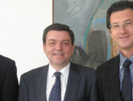 Zapatero avisa a Batasuna de que no podrá presentarse a las elecciones si no condena 'tajantemente' la violencia