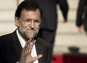 Rajoy revela a sus diputados que España gasta 90.000 millones de euros más de lo que ingresa