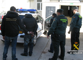 La Guardia Civil detiene en Almansa a dos personas integrantes de un grupo de "cogoteros"