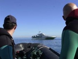 Rescatados cuatro inmigrantes de origen subsahariano en una patera a diez millas de Tarifa