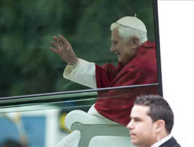 Benedicto XVI pide que los avances médicos respeten la vida y la dignidad humana