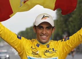 Contador prepara el Giro participando con aficionados en 'su' Marcha Cicloturista de Plasencia 