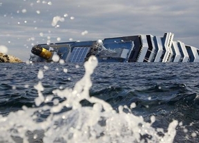 Los equipos de rescate suspenden la búsqueda en el 'Costa Concordia'