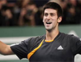 Djokovic sorprende a Federer en Australia y espera a Ferrer o Murray en la finalísima