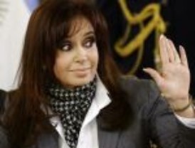 La kale borroka vuelve a los pesos pesados: queman un autobús