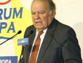 Cospedal no se pone al teléfono...