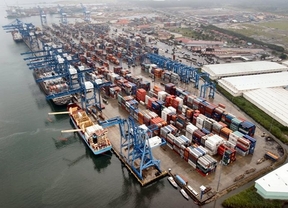 Cae un 2,2% el tráfico de mercancías en los puertos españoles en el primer semestre