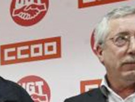 Un fotógrafo hace que Brad Pitt sufra un accidente con su moto