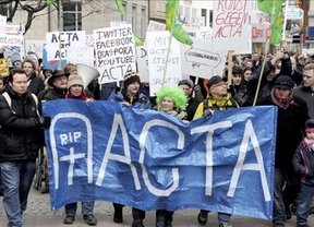 ¿Firmas? El Parlamento de la UE recibe 2,5 millones para paralizar el acuerdo ACTA