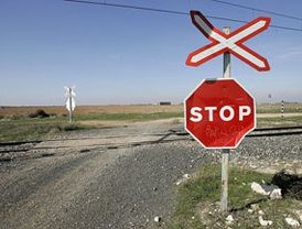 Un tren arrolla a un camión en un paso a nivel sin barreras cerca de Gilena