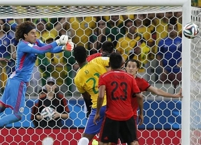 Un Brasil esta vez sin ayuda arbitral sólo empata ante un gran México con su portero Ochoa de figura (0-0)