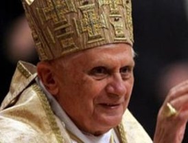 El Papa critica con dureza el laicismo existente en España