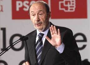 Rubalcaba desvía la atención de Patxi López a Rajoy para pedir que el rescate no lo paguen los españoles