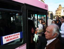 La plantilla de los autobuses urbanos de Jerez reanudan su novena semana de huelga