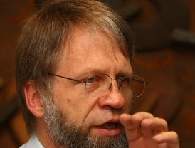 El PP insiste en que 'es una cortina de humo' y 'no hay certeza alguna' sobre el futuro del AVE en Cantabria