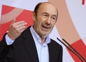 Rubalcaba insiste en la dimisión de Rajoy porque Bárcenas se ha convertido en su 'sombra'